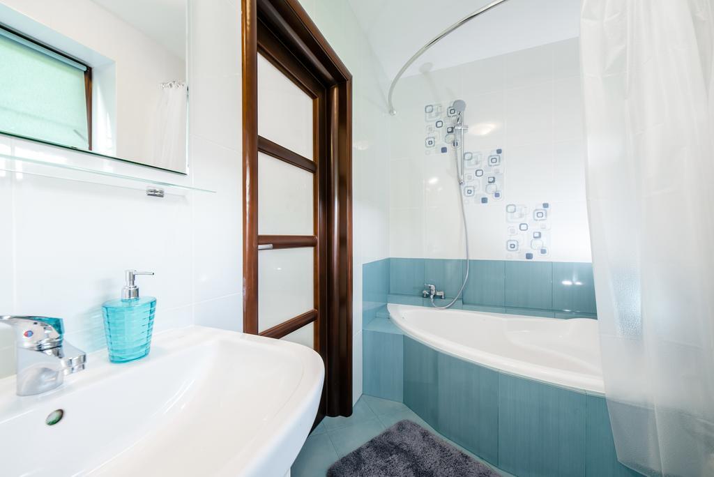 Apartamenty Niezapominajka โปโรนิน ภายนอก รูปภาพ